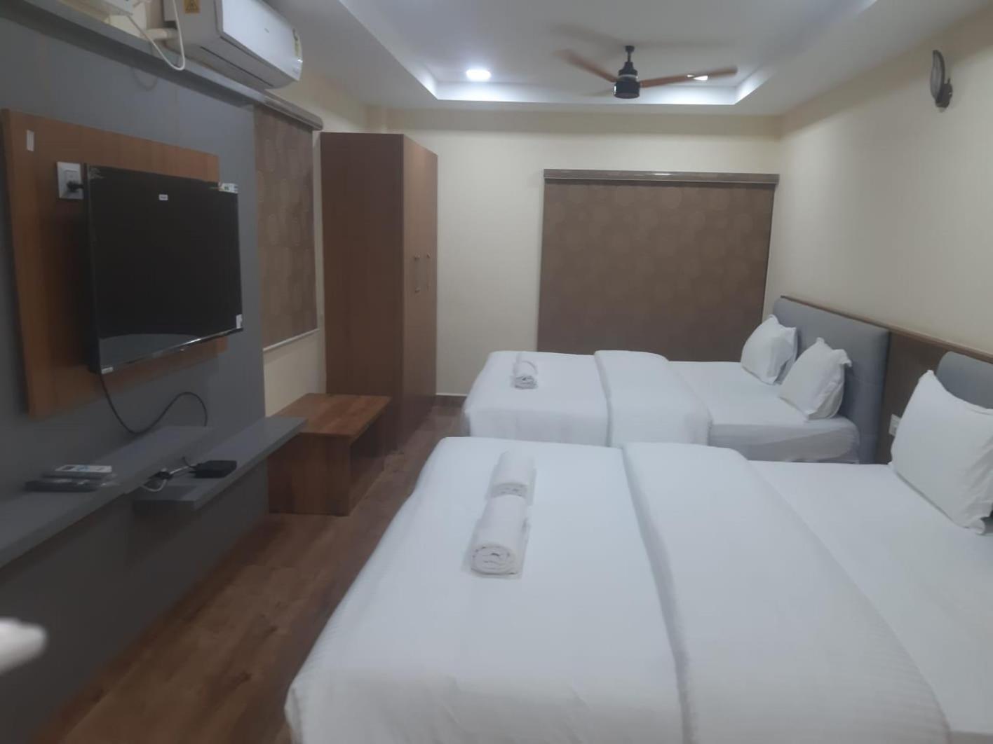 Hotel Lakshmi Narayana Grand à Kanchipuram Extérieur photo