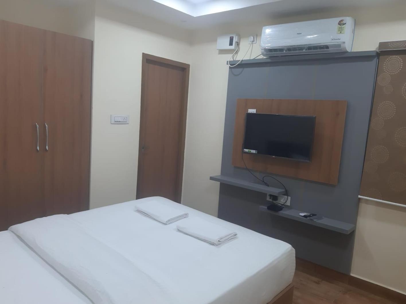 Hotel Lakshmi Narayana Grand à Kanchipuram Extérieur photo