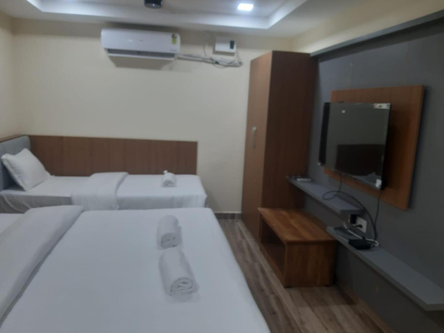Hotel Lakshmi Narayana Grand à Kanchipuram Extérieur photo